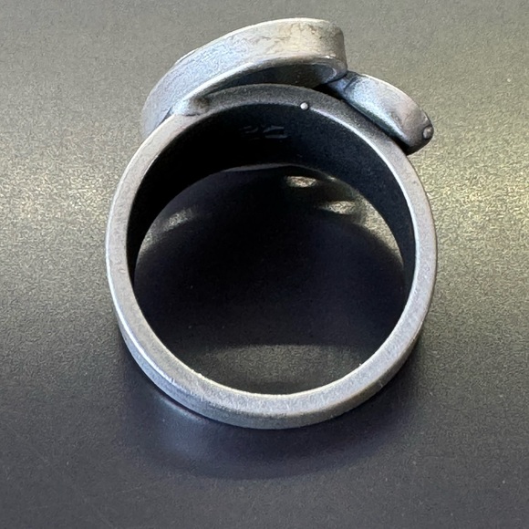 Ring - Picture 2 of 5